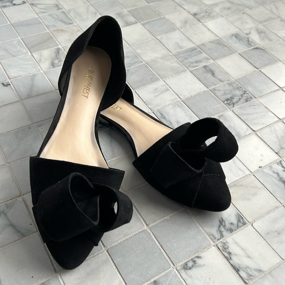 Nine West black suede flats with cute bow loop detail